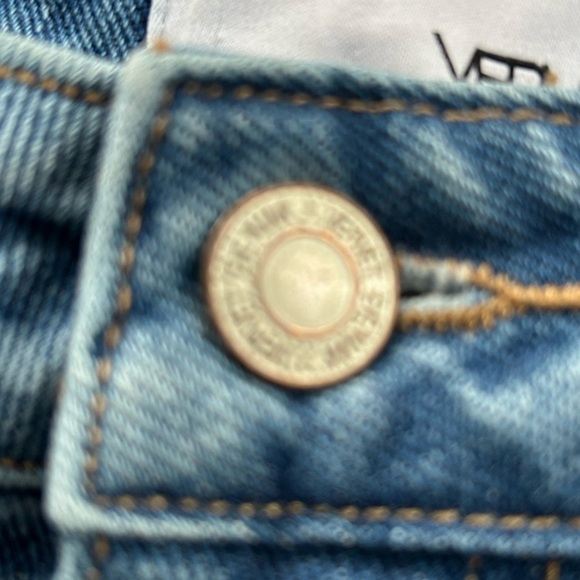 Vervet Jeans Distressed Front, Frayed Hem 29 waist, 26 inch inseam 12 inch rise - Picture 4 of 10